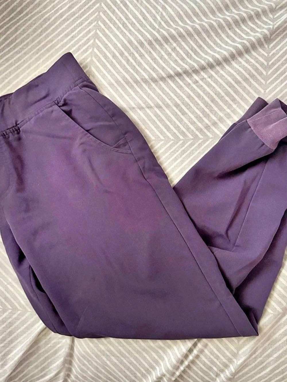 FIGS Leg Scrub Pants in Purple Size Large